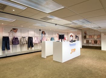 Gather a Crowd: Increasing Pop-Up Shop Visitors